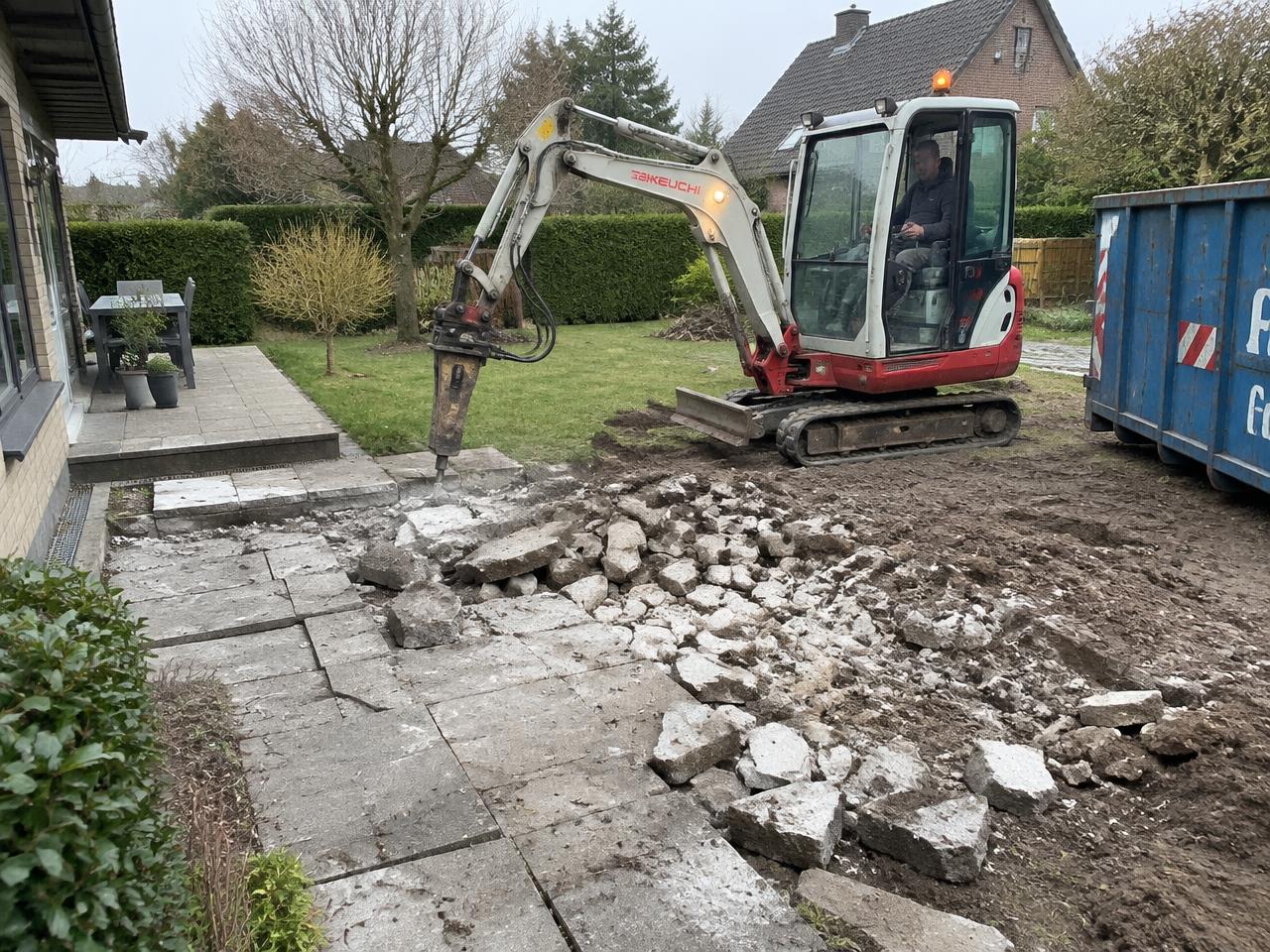 Tuinmuur vóór het afbreken